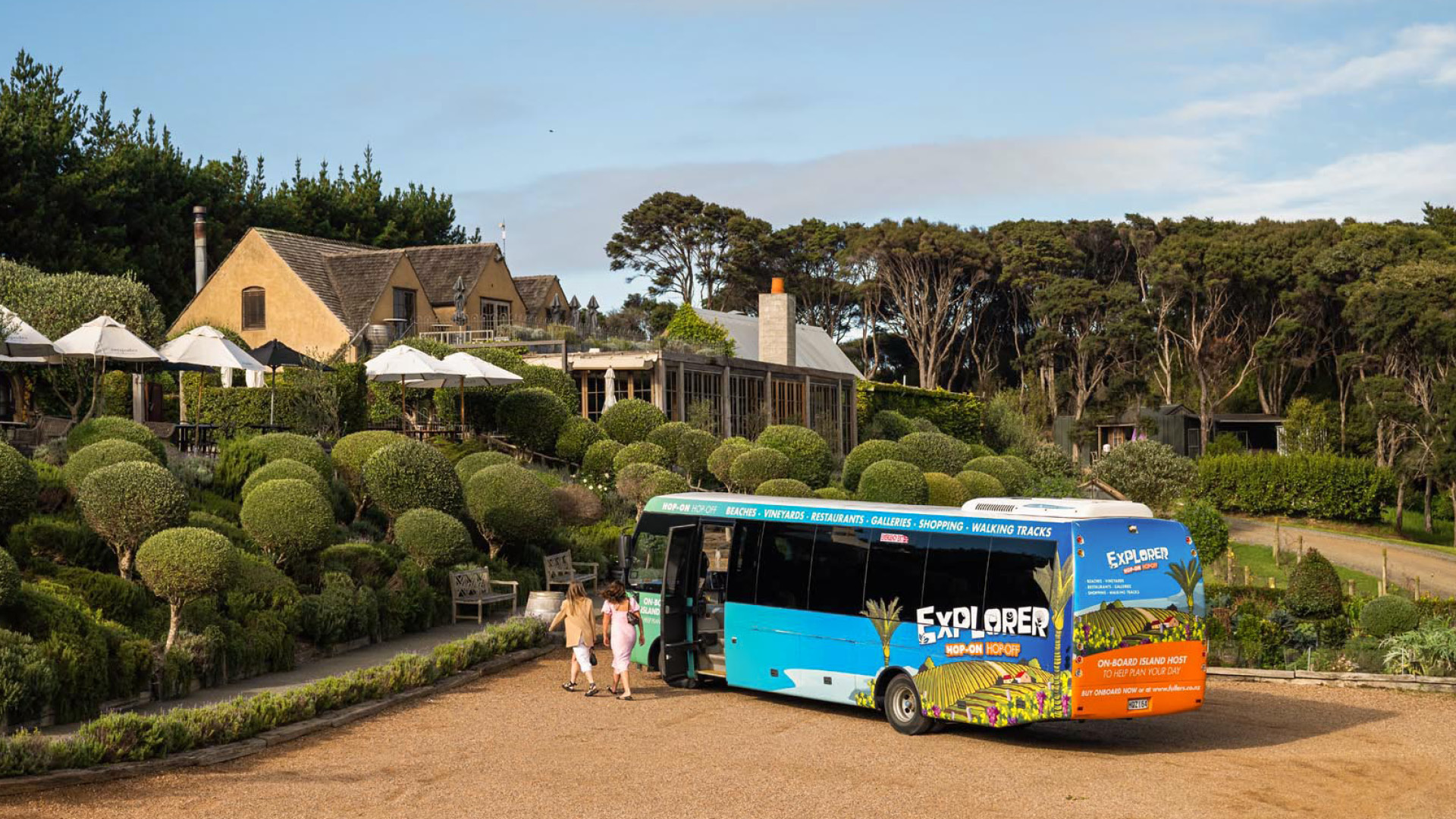 Hop On Hop Off Explorer Bus Waiheke Island tour Fullers360